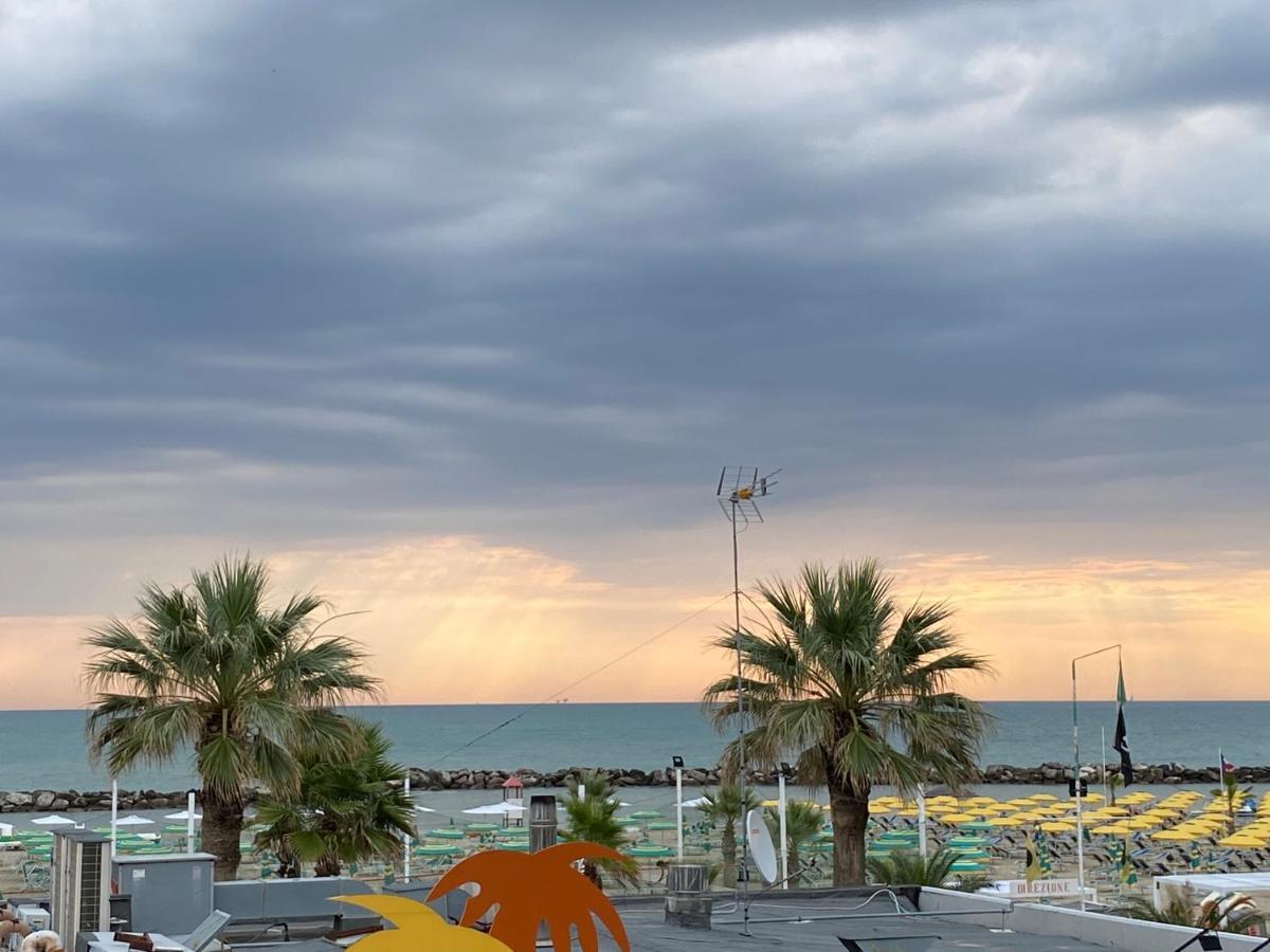 Appartamento Favolosa Vista Mare Rimini Esterno foto